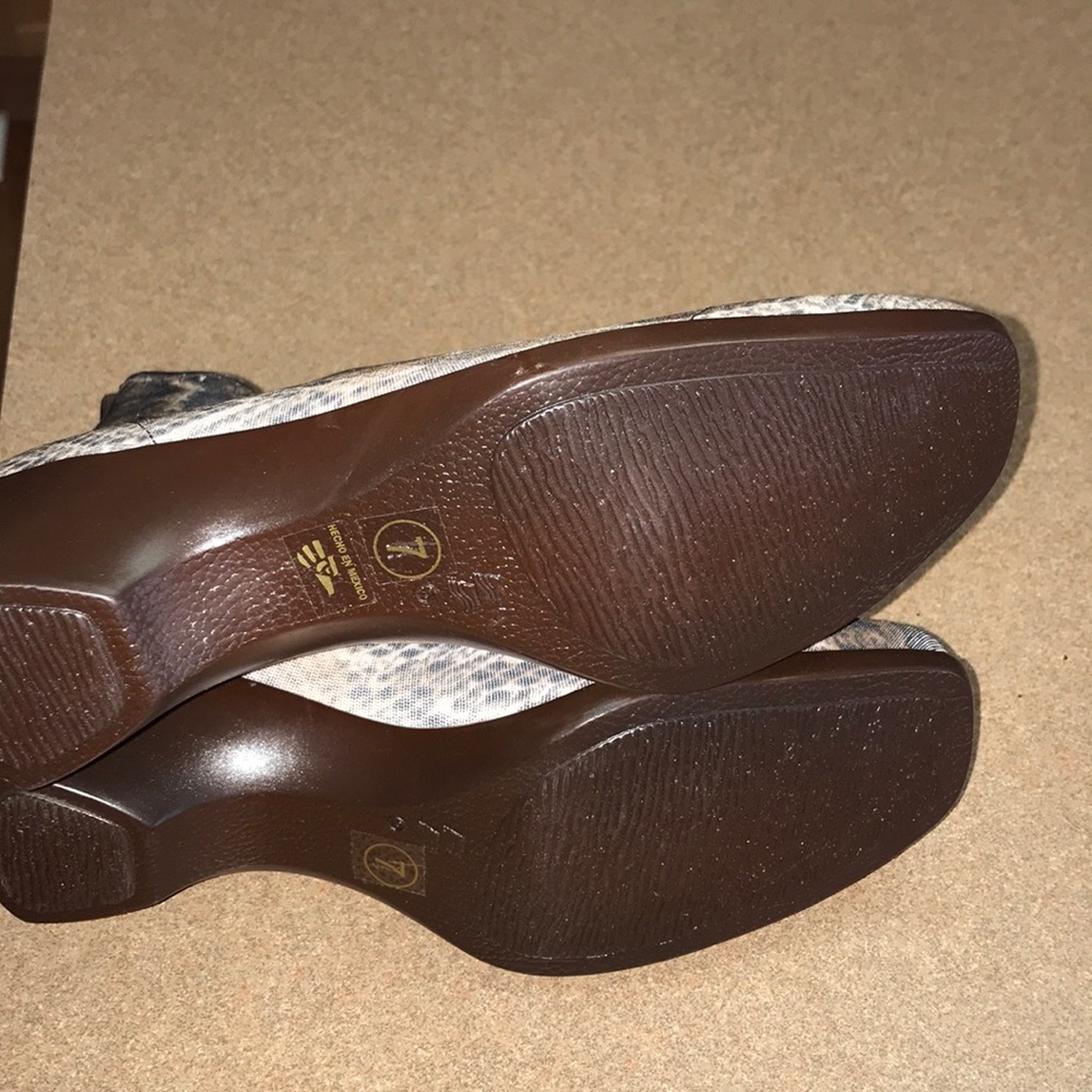 NWOT CANVAS ANKLE SOCK BOOTS. No brand - Picture 6 of 7